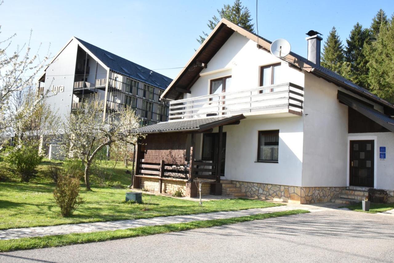Apartment Bobic Licko Petrovo Selo Exterior photo