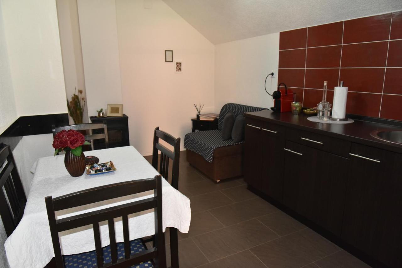 Apartment Bobic Licko Petrovo Selo Exterior photo